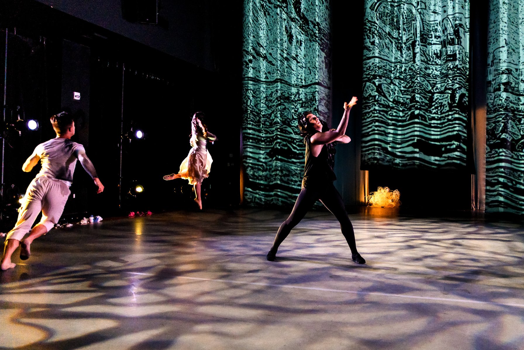 Image 18 of 25 in YOMO: Intermedia